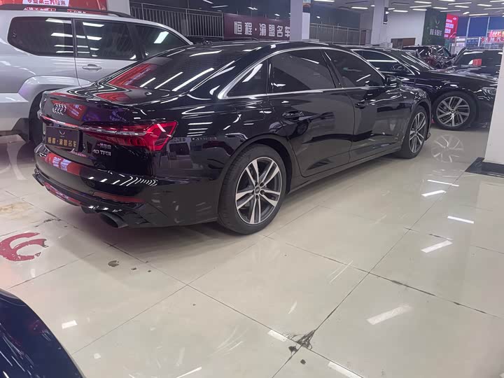 Фото 4 - Audi A6L