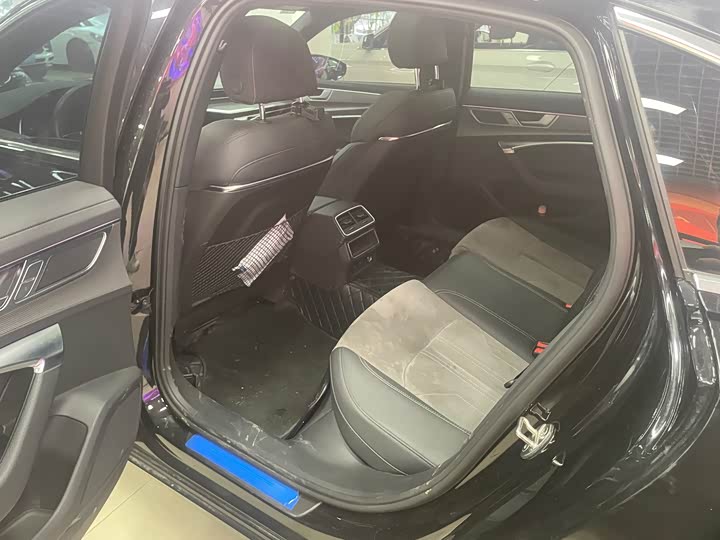 Фото 6 - Audi A6L