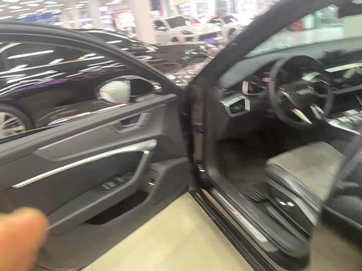 Фото 8 - Audi A6L