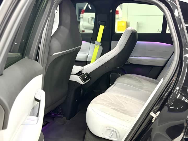 Фото 9 - Nio EC6