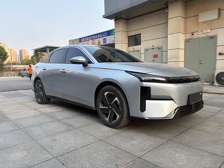 Фото 3 - Geely Galaxy L6