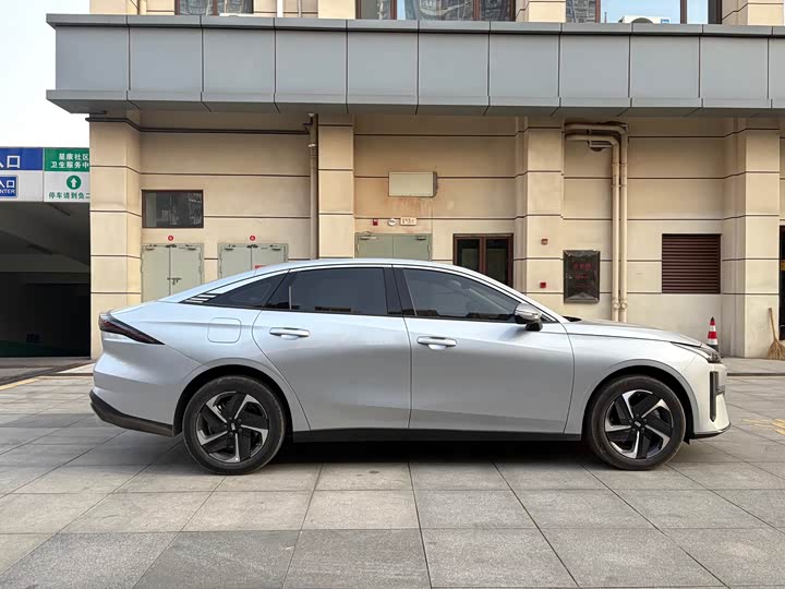 Фото 4 - Geely Galaxy L6