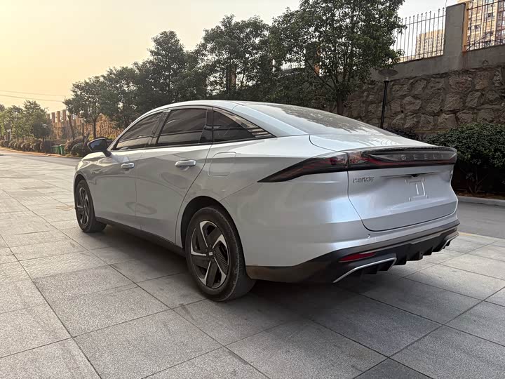 Фото 7 - Geely Galaxy L6