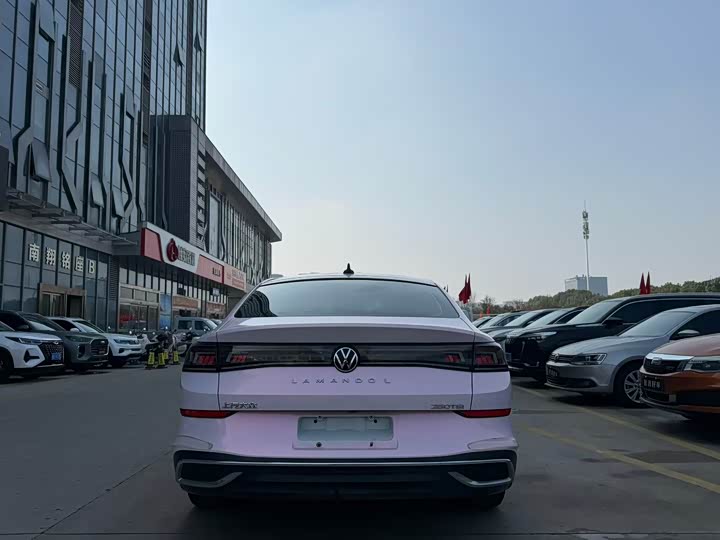 Photo 5 - Volkswagen Lamando L