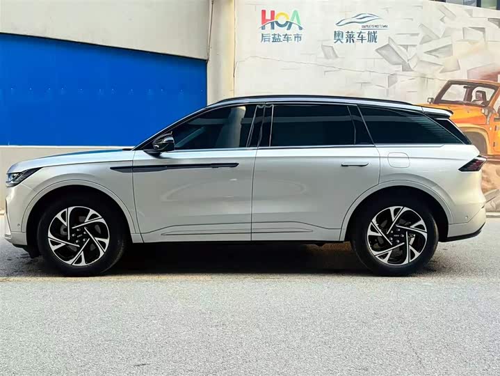 Фото 3 - Lincoln Nautilus