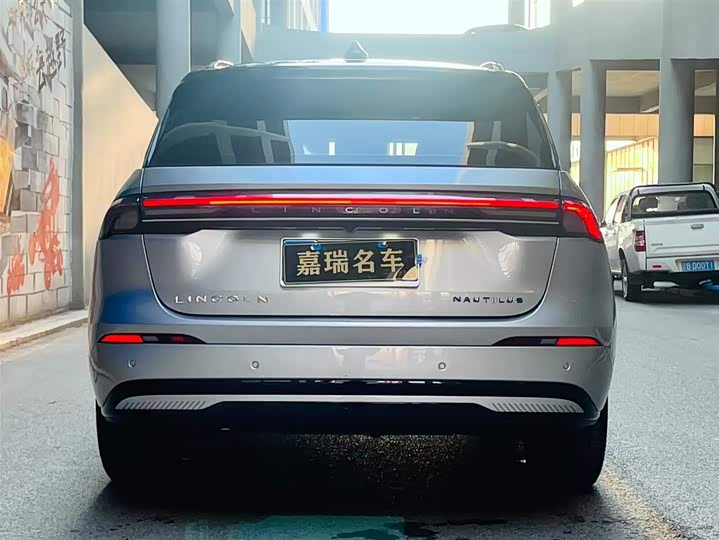 Фото 4 - Lincoln Nautilus