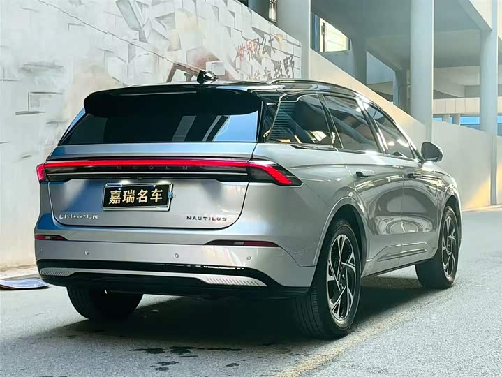 Фото 5 - Lincoln Nautilus