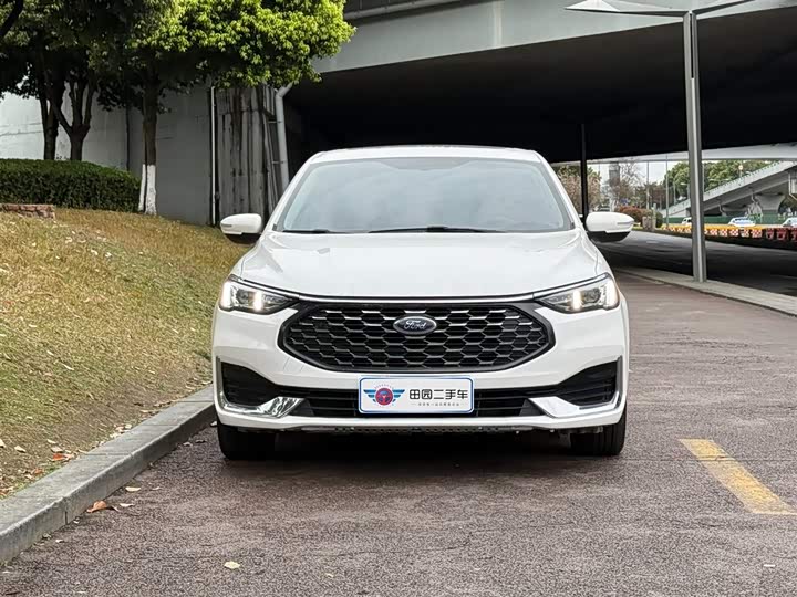 Фото 2 - Ford Escort