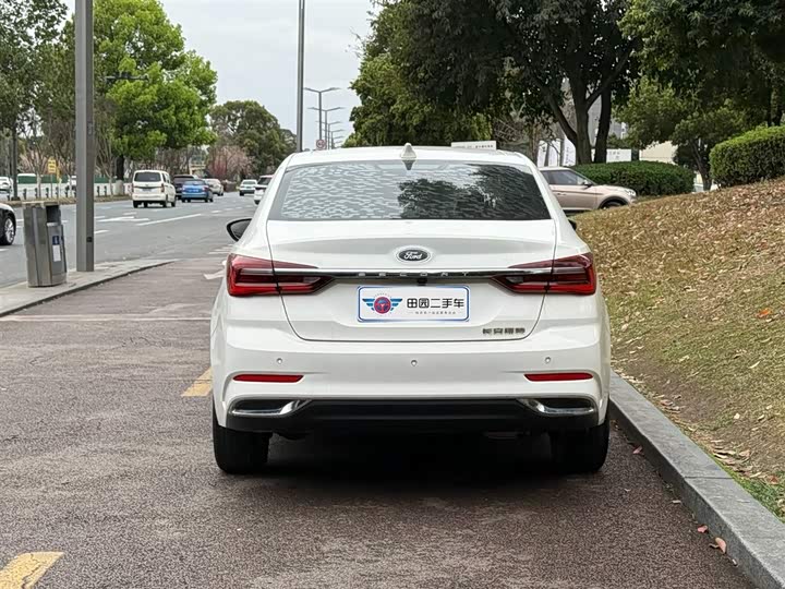 Фото 4 - Ford Escort