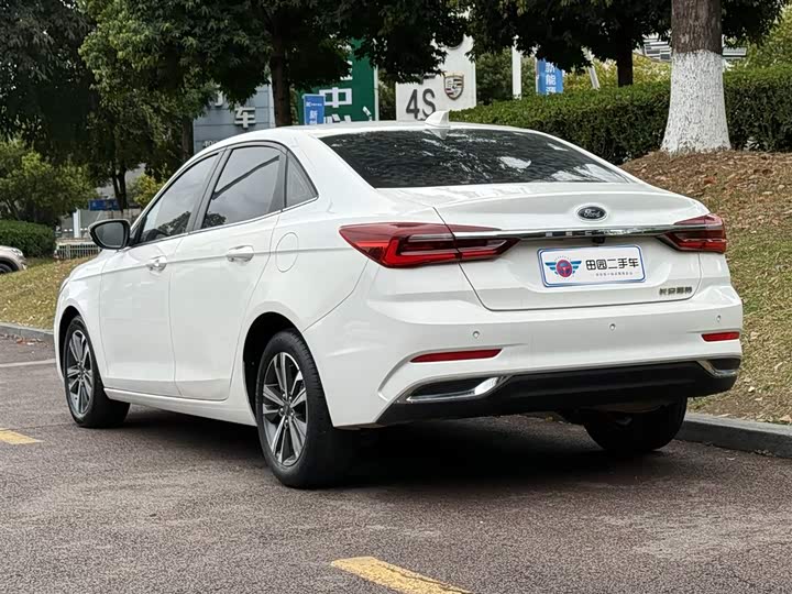 Фото 5 - Ford Escort