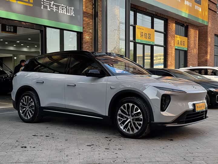 Фото 3 - Nio ES6