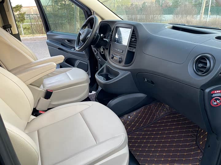 Photo 8 - Mercedes-Benz Vito