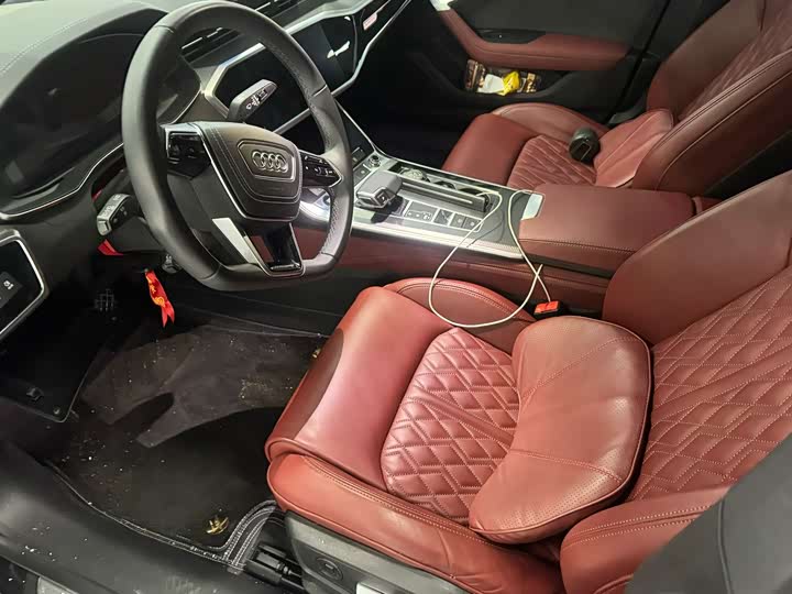 Фото 4 - Audi A7L