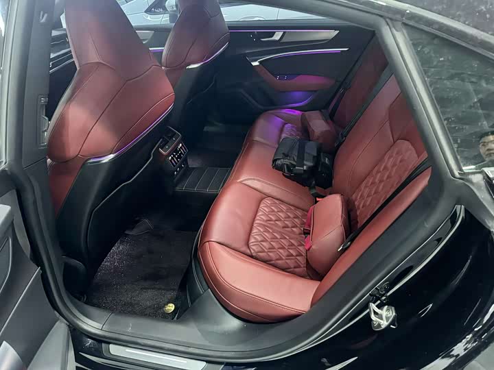 Фото 5 - Audi A7L