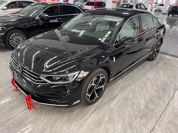 Фото 1 - Volkswagen Magotan