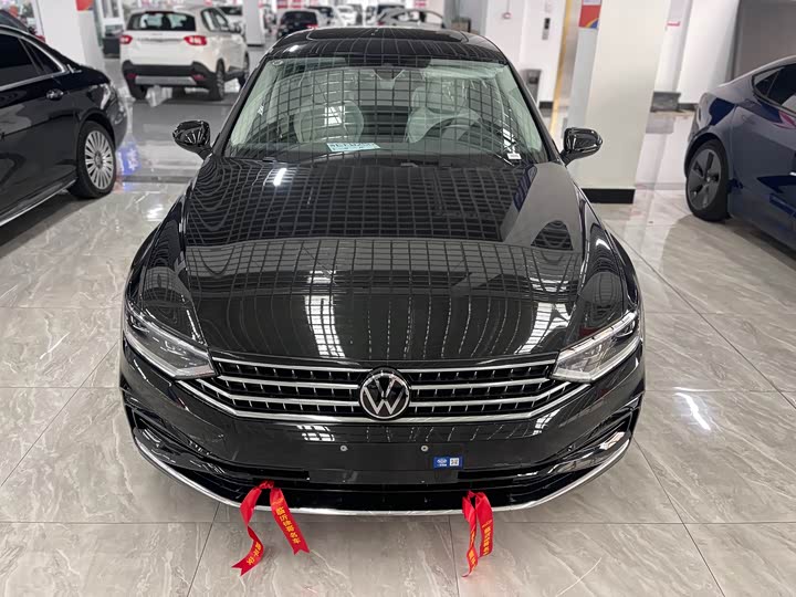 Фото 2 - Volkswagen Magotan