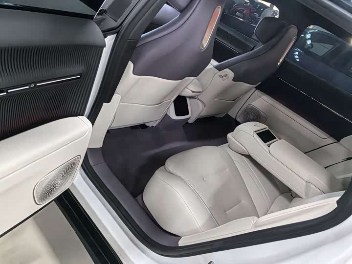 Фото 9 - Avatr 12