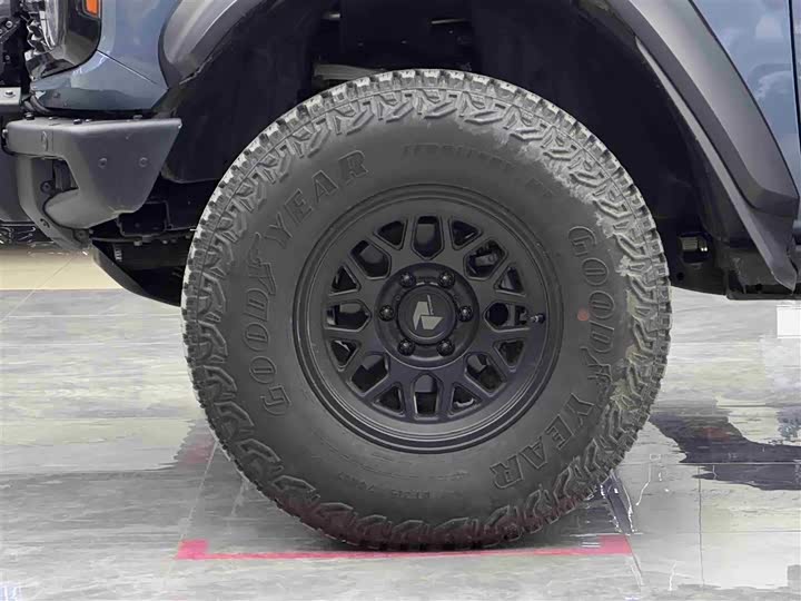 Фото 4 - Ford Bronco