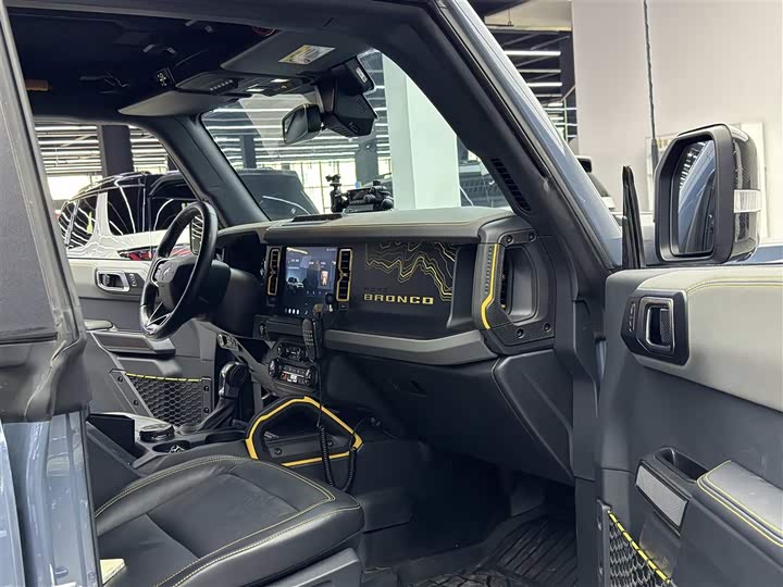 Фото 8 - Ford Bronco