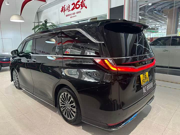 Фото 4 - Lexus LM