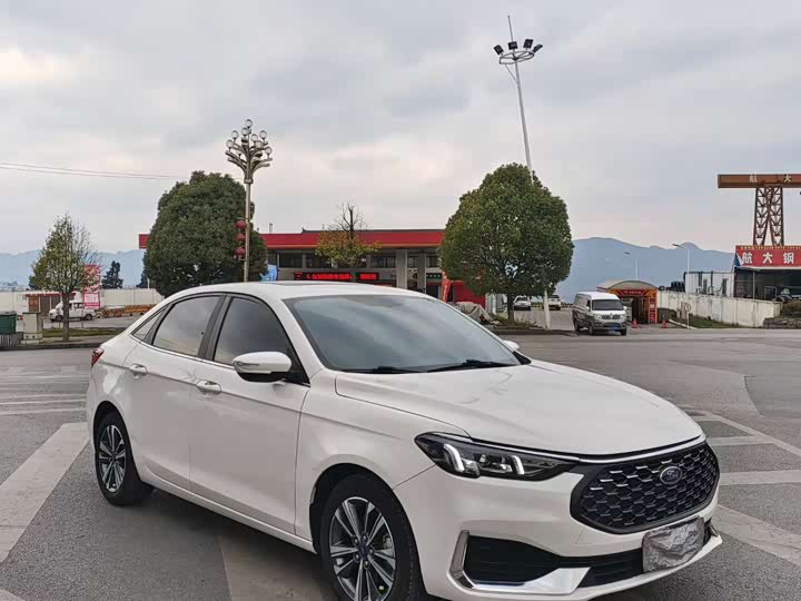 Photo 2 - Ford Escort