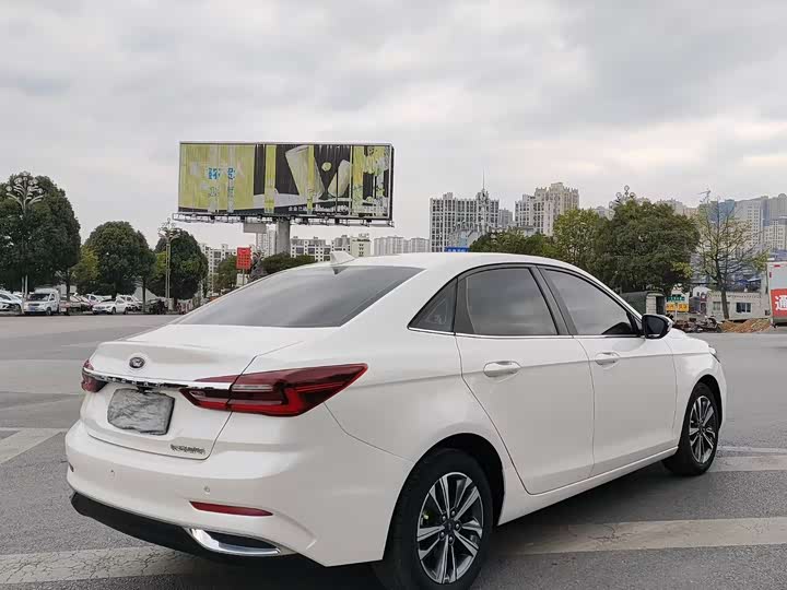 Photo 5 - Ford Escort