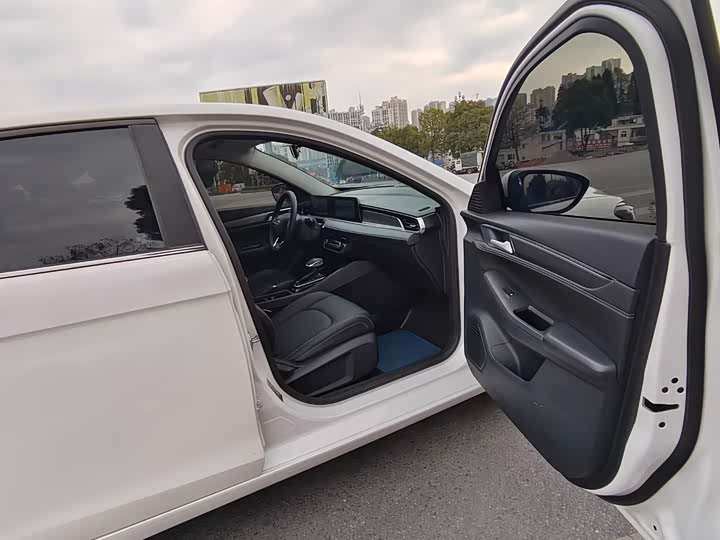 Photo 7 - Ford Escort