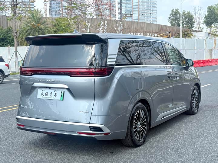 Фото 6 - Denza D9