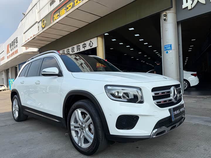 Photo 2 - Mercedes-Benz GLB-Class