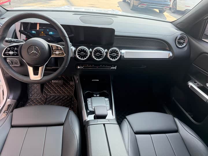 Photo 6 - Mercedes-Benz GLB-Class