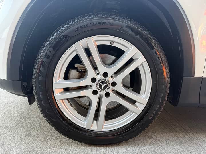 Photo 9 - Mercedes-Benz GLB-Class