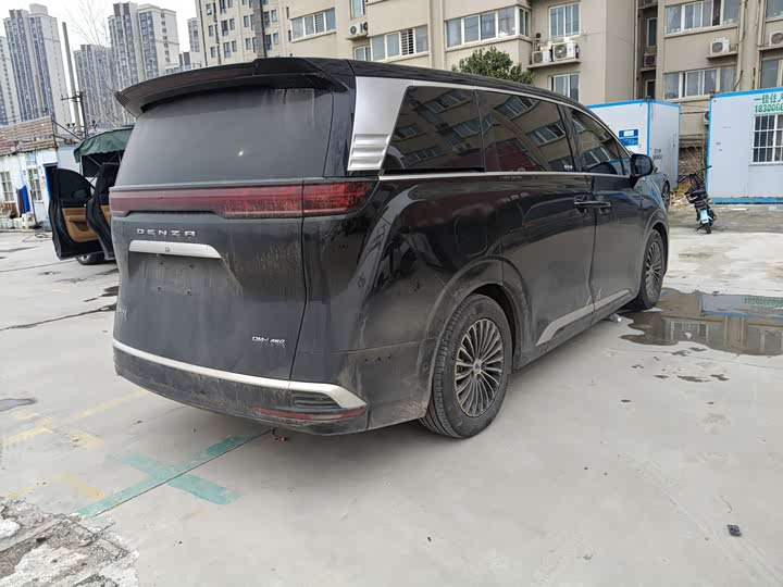 Фото 7 - Denza D9