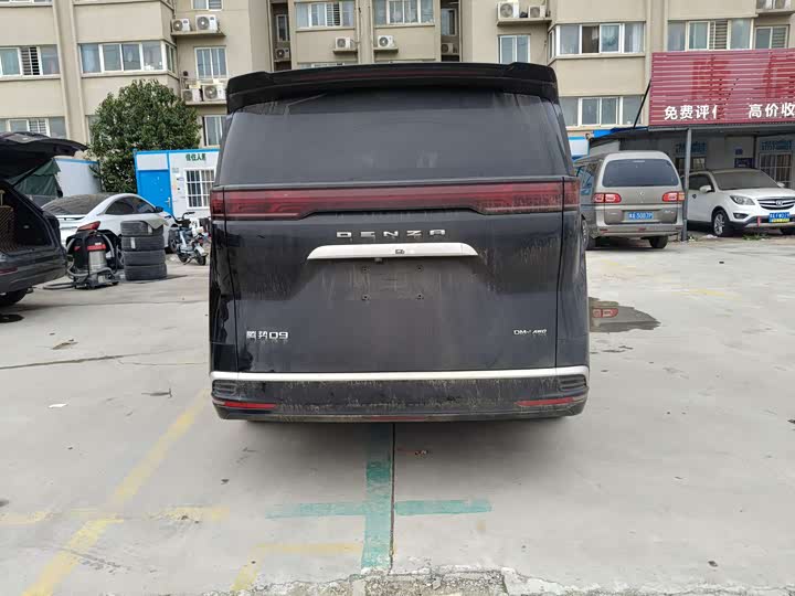 Фото 8 - Denza D9