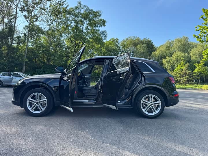 Фото 8 - Audi Q5L