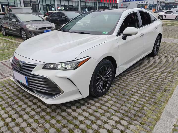 Photo 1 - Toyota Avalon