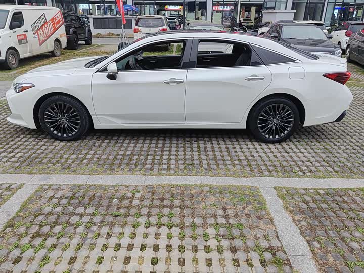 Photo 4 - Toyota Avalon