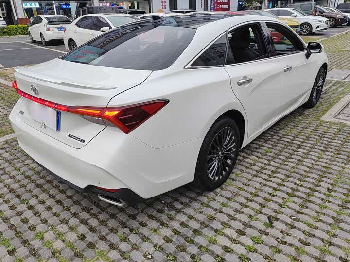 Photo 5 - Toyota Avalon