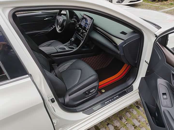 Photo 8 - Toyota Avalon