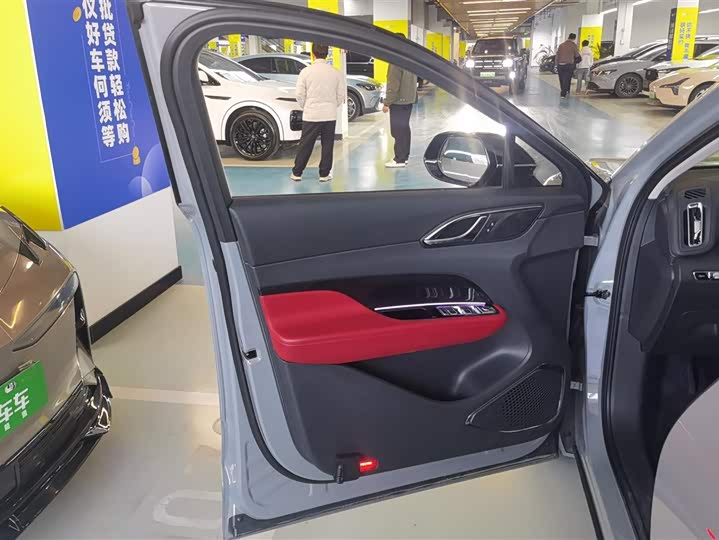 Photo 7 - Hongqi HS3