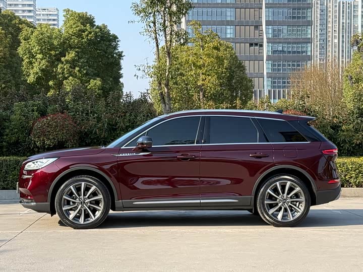 Фото 3 - Lincoln Corsair