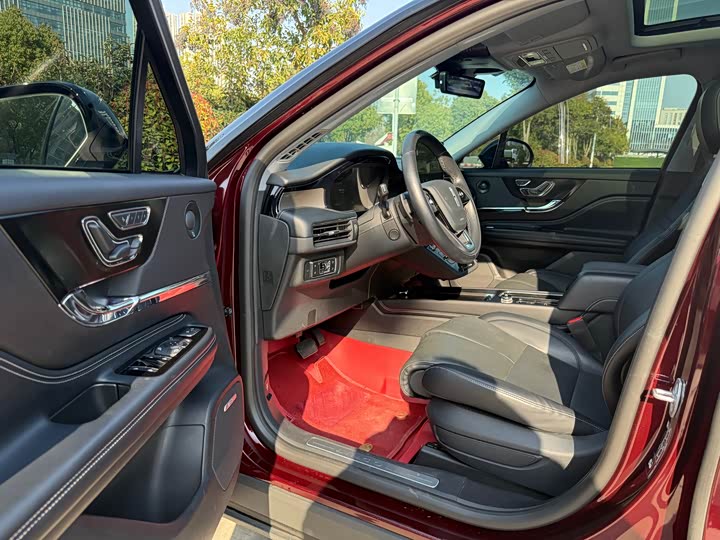 Фото 6 - Lincoln Corsair