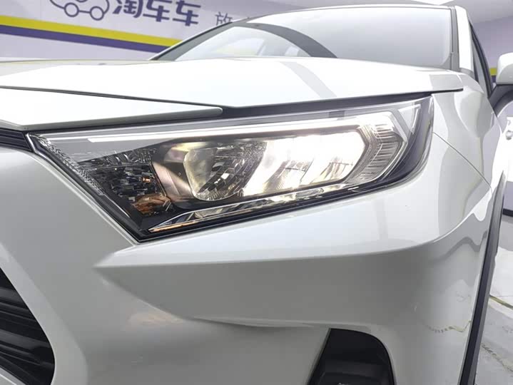 Photo 5 - Toyota RAV4