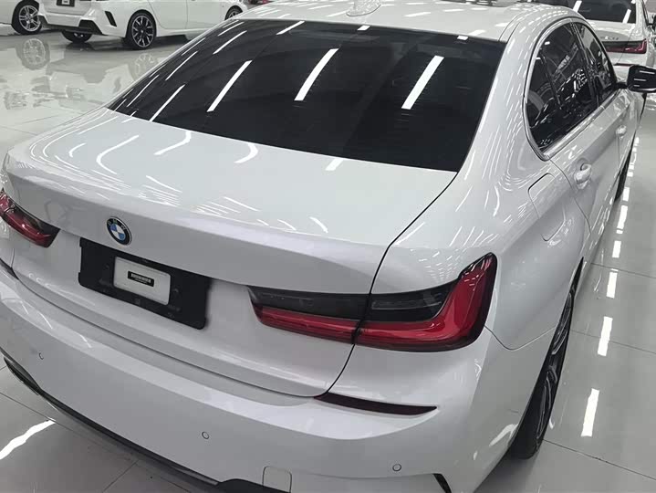 Photo 3 - BMW 3 Series