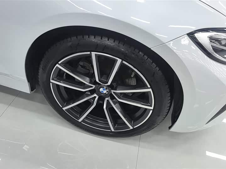 Photo 6 - BMW 3 Series