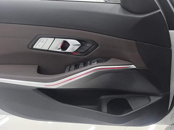 Photo 7 - BMW 3 Series