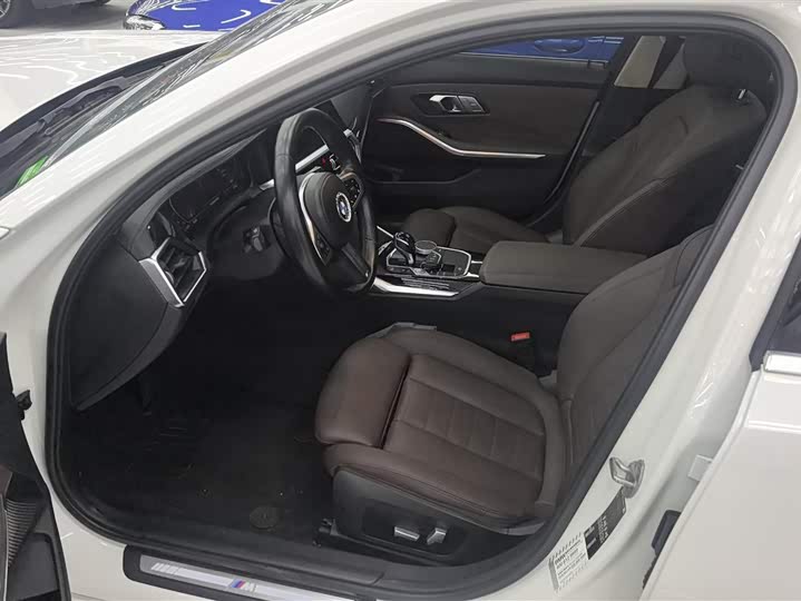 Photo 9 - BMW 3 Series