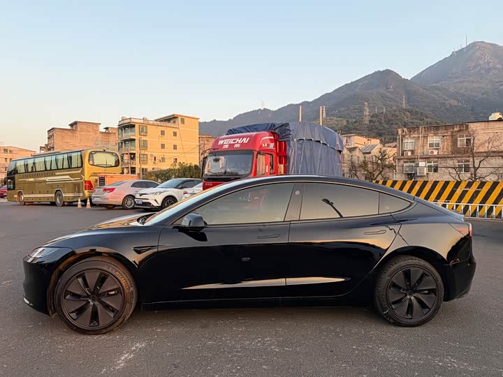 Фото 5 - Tesla Model 3