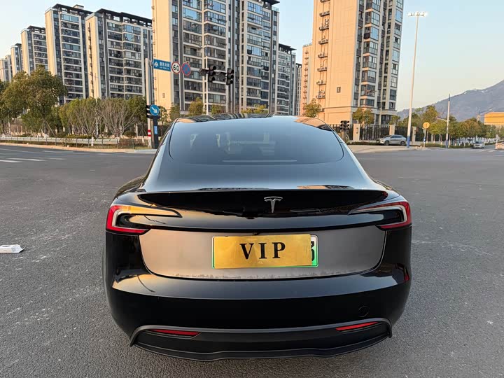 Фото 6 - Tesla Model 3