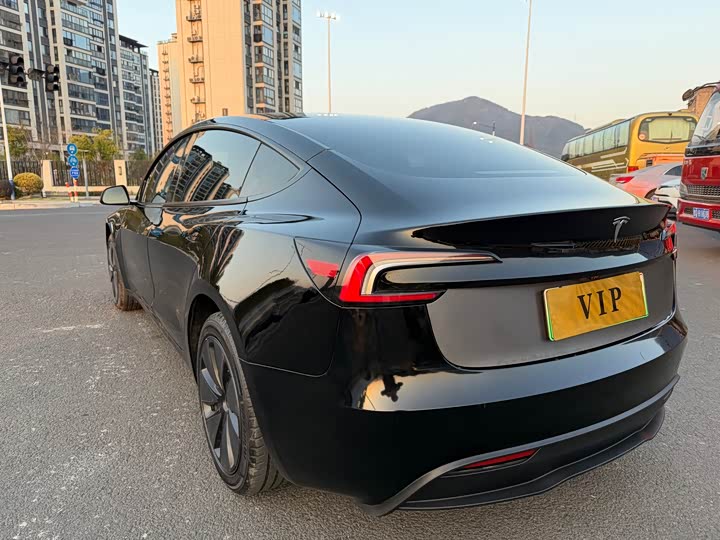 Фото 7 - Tesla Model 3