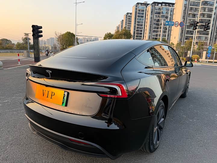 Фото 8 - Tesla Model 3